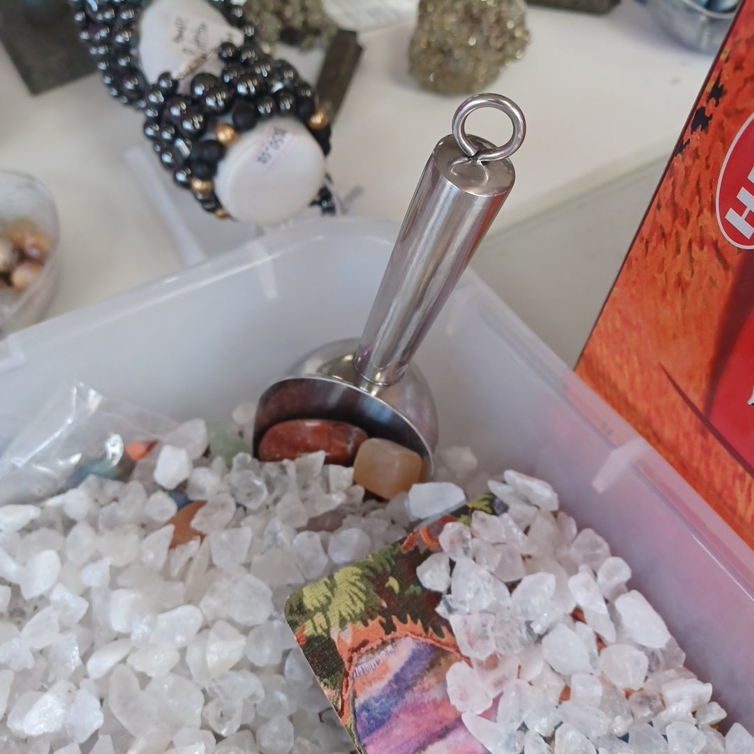 Crystal scoop