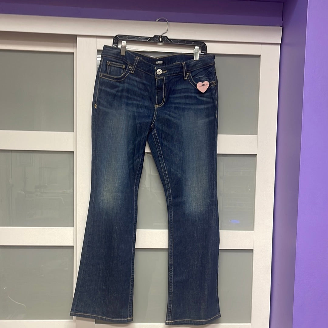 Anna Low Cut Boot Cut sz 32 @anchorbabyvintage