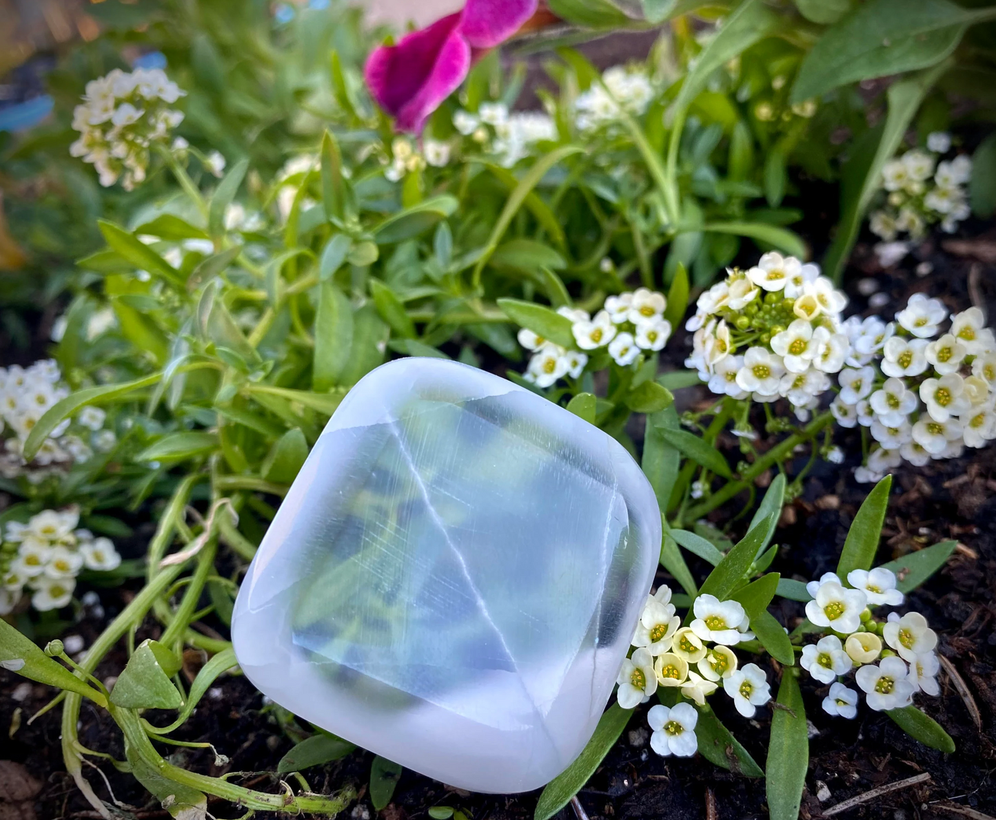 Selenite Cubes corner stand 40mm